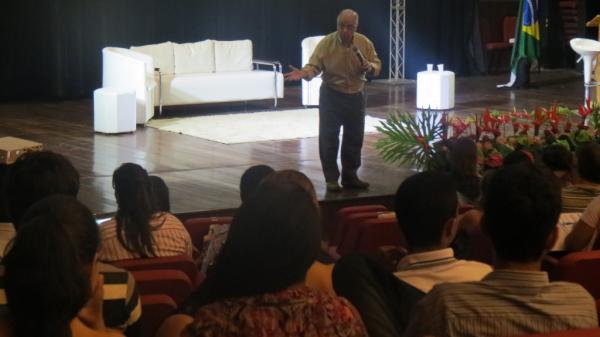 EneadNatal2012's tweet photo. Prof. @wagners fala sobre o investimento que empresas privadas fazem no 3o setor: http://t.co/ESl3HrdT. #EneadNatal2012 http://t.co/8ZuayKdR