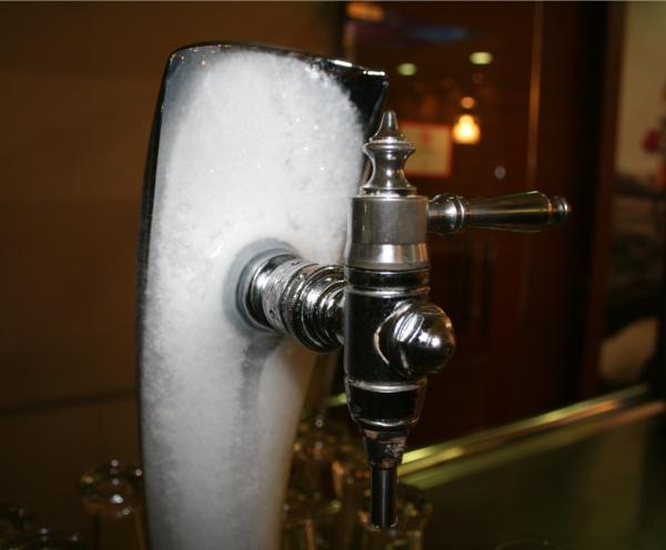 CafeteriaColon's tweet photo. Qué calor!! Como sigamos así nos evaporamos! ¿Qué tal una cervecita fresquita en Colón? Así celebramos que es viernes! http://t.co/dDxwEXDm
