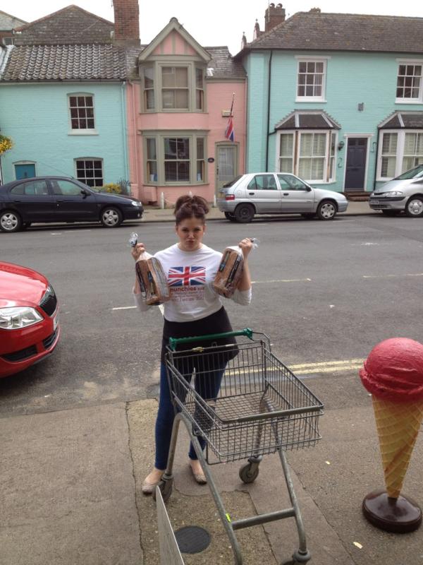 AldeMunchies's tweet image. Munchkins know how to get #trollied! #breadrun