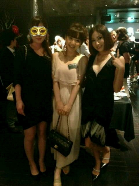 たかはし智秋 パーティーに来てくれた ちふゆ のりちゃん Z 真ん中の美女 ちふゆは 日本語吹き替え版ゴシップガールのメインヒロイン ブレアのママ エレノア 役の声を担当しているワ Http T Co Selv52yv Twitter