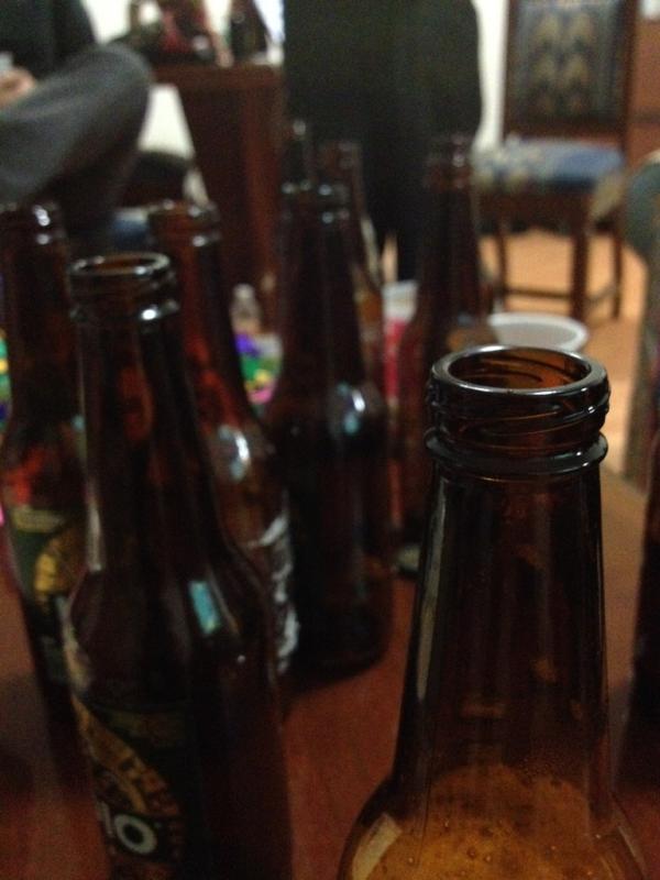 alcoholimetro's tweet photo. Aquí echando las chelas, salud! http://t.co/gBWAQgOZ