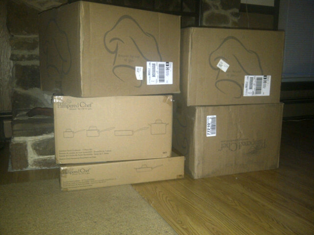 Yayyy!!! FedEx man left me presents! New pots and pans set!! #happygirl http://t.co/Ps946663<a href="/tag/happygirl"class="tags"><span>#happygirl</span></a>