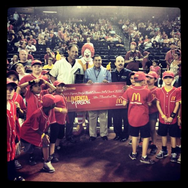 #Dbacks legend and <a href="/HHBMHOF/">HispanicBaseballMuse</a> inductee Luis Gonzalez receives its Meritorious Community Service Award: