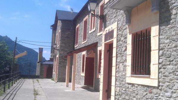 PireneLab's tweet photo. RT @egrafic2007:  #pirenelab la Vall Fosca http://t.co/uhujIYRq