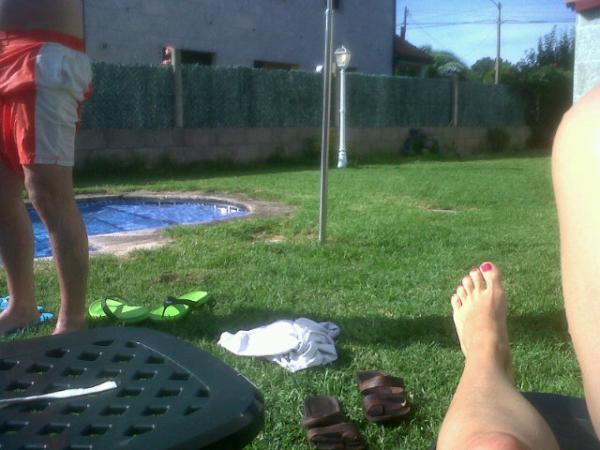asoriado's tweet photo. Churrasquito,piscineo y conciertos, alguien da más??? http://t.co/AOmwxnk1