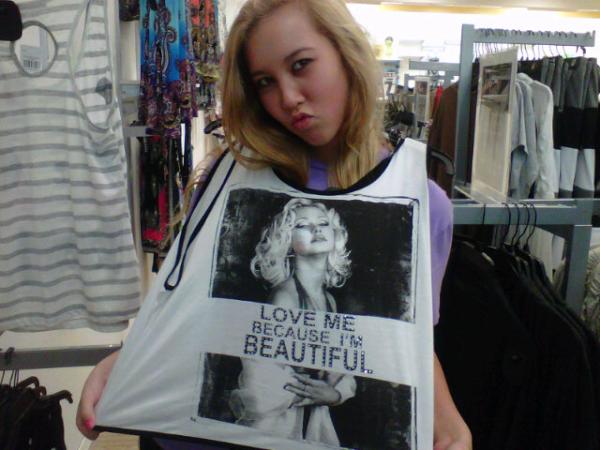 colette_diane's tweet image. "Love me because I'm beautiful" #modestyiskey #workit