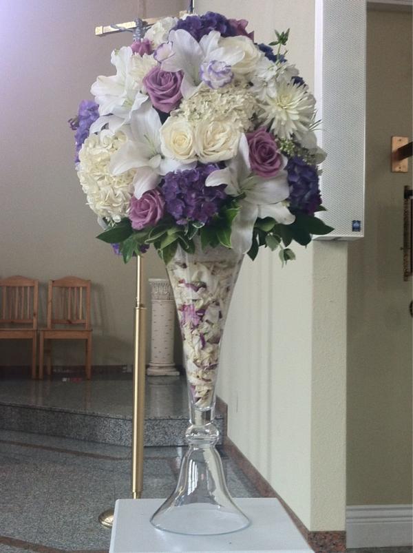 Another amazing creation from Bloom Floral. Let me know if you'd like your own customized creation #floralmasterpiece