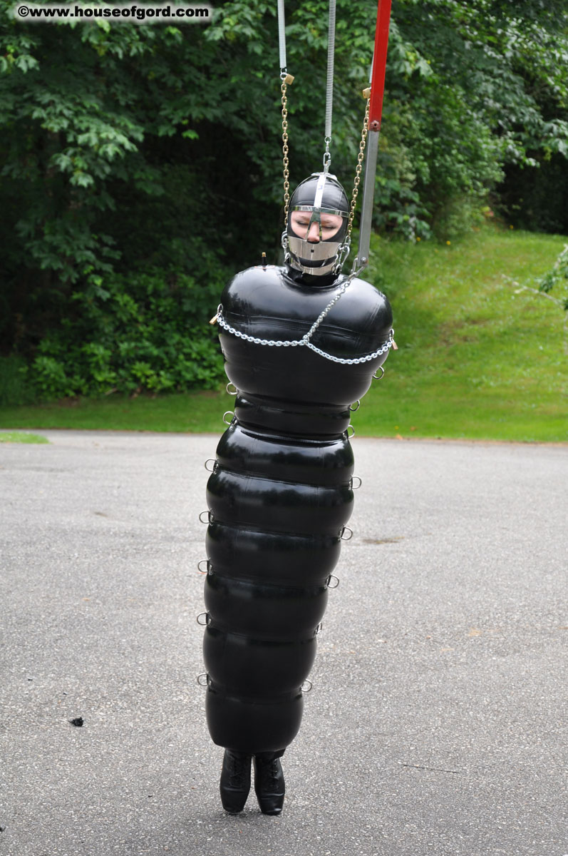 Jeff Gord on X: Scarlet running at full speed in this inflatable hobble  dress was an amazing sight, even for House of Gord kinks.  http:t.con8QimmKB  X