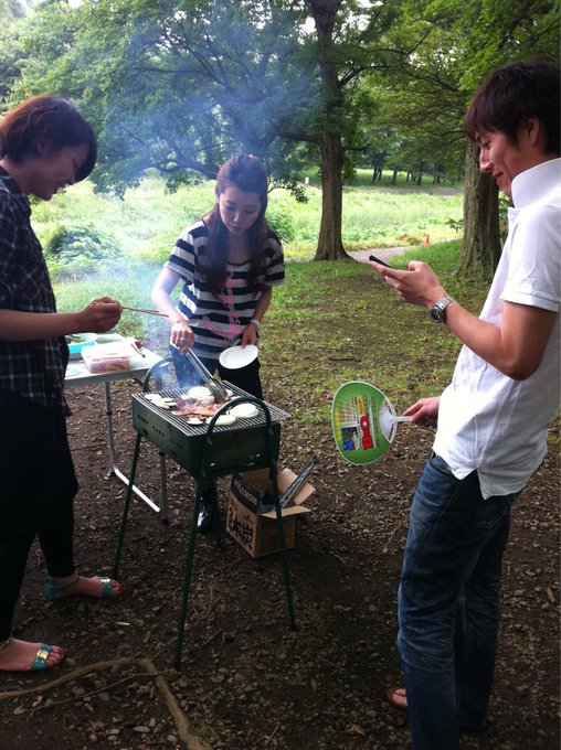 BBQい～なぁ&hearts;てか、兄妹揃って鼻の形が全く一緒だね。笑 RT @itoako1104: お兄が助っ人に！ http://t.co/Na2i8lep<a class="tags" target="_blank" title="On Twitter" href="/?out=eyJ0eXAiOiJKV1QiLCJhbGciOiJIUzUxMiJ9.eyJpYXQiOjE3MjY5MTU3ODgsImlzcyI6InR3cG9ybnN0YXJzLmNvbSIsIm5iZiI6MTcyNjkxNTc4OCwiZXhwIjoxNzU4NDUxNzg4LCJyZWRpcmVjdF91cmwiOiJodHRwczovL3R3aXR0ZXIuY29tL2l0b2FrbzExMDQifQ.VOIls0wlnsiFnX4IWN2lpba9sNFEiozQeoUknDmox-JJC8k31-MRJtcq5_fOvTs1j0fmHkWAxS-6rMcye0UP3w">@itoako1104</a><a href="/tag/feelon"class="tags"><span>#feelon</span></a>