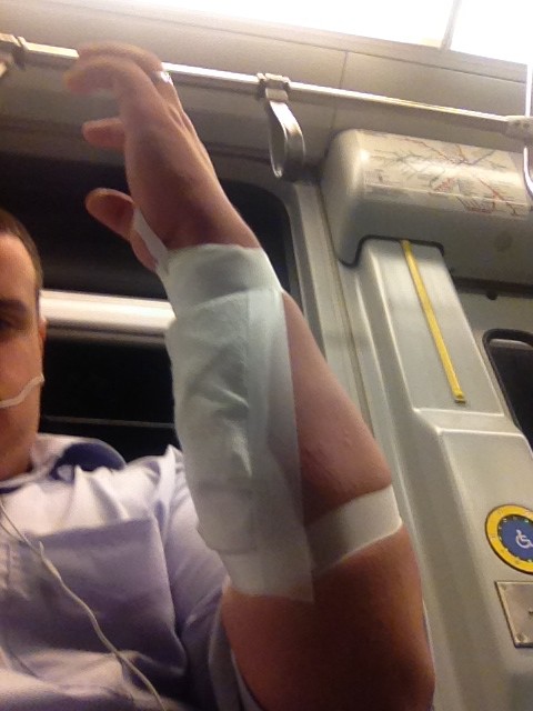 markmac89's tweet image. Never run in dress shoes to put out a fire. Or shit like this can happen. Lucky i didn't faceplant the wall
#stupidass