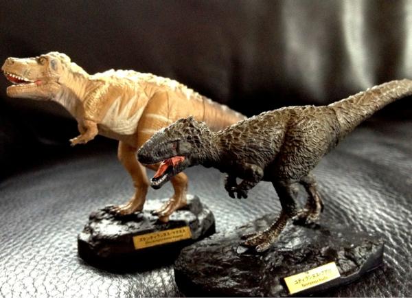 小島秀夫 No Twitter 恐竜王国12 オフィシャルのガチャガチャ 今回のメインでもある ズケンティランヌス とシークレットの羽王竜 ユティランヌス が続けて出た でも海洋堂のものとは違うので出来が悪いようなw Http T Co Cv9zadqz
