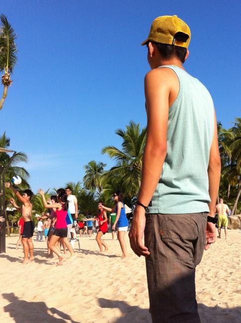 weijiansoon's tweet photo. the hunky referee for the day... guess who? :p http://t.co/vCIaMw8I