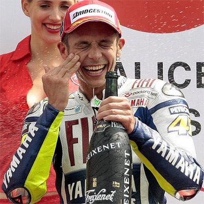 adrian1987_'s tweet photo. Nieto asegura ke valen vuelve a yamaha http://t.co/AwXnEreQ