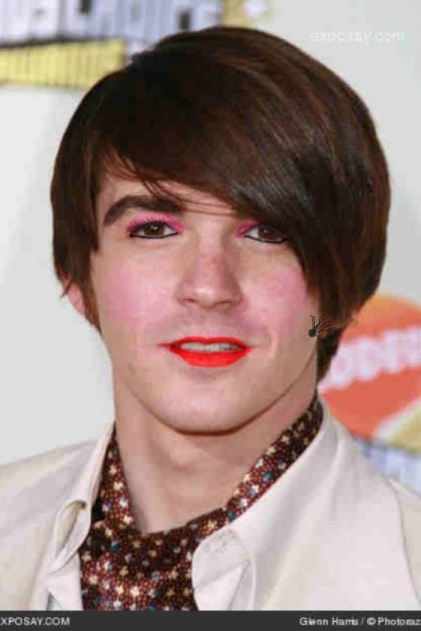 mymoonssjin's tweet image. @DrakeBell