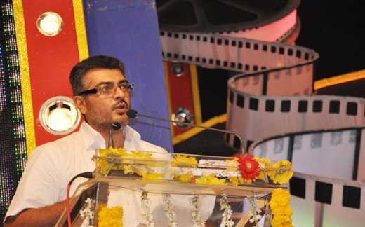 Thalafanz's tweet photo. Nenjchil pattathai solvaanE 
Neththiyadiyil velvaanE 
Neruppin puththiran ivan thaanE 
Ivanukku iravilum veyilthaanE!!! http://t.co/SCJQPp9b