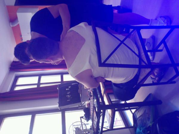 Como va esto aqui con las artistas preparándose pa el espectáculo