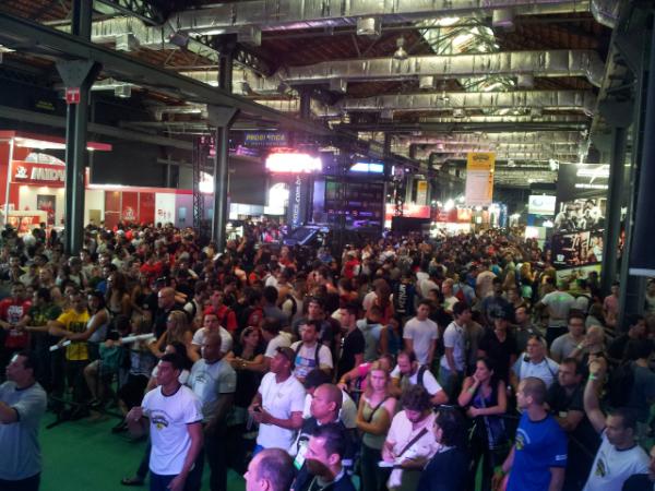 exponutrition's tweet photo. Vocês acham q ta cheio? Pois nós queremos é mais! VENHAM http://t.co/ZdGyc4Q3