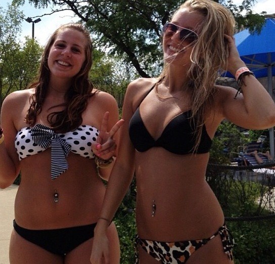 Barbiegrl_Jen's tweet photo. Pool side 👍 http://t.co/rPEt9eCy