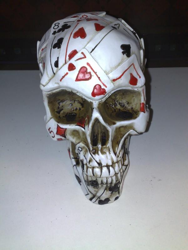 Robin_Mitchell's tweet image. A head for cards? @adam_lyal is stocking 'Dead Man's Hand'. #WitcheryTours. His skull comes off to store.... things.