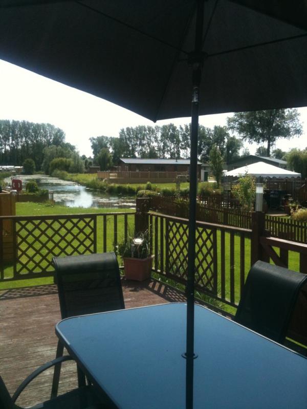 RiverviewHH's tweet image. It's 24•C here at Riverview and not a cloud in sight. Perfect day for relaxing on the decking.
