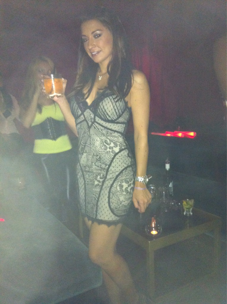 “@HorasPicantes:Check out last night @msannmarierios getting her drink on.. @xxxmaripossa is in the back http://t.co/U4ElVny7”#thisweekend