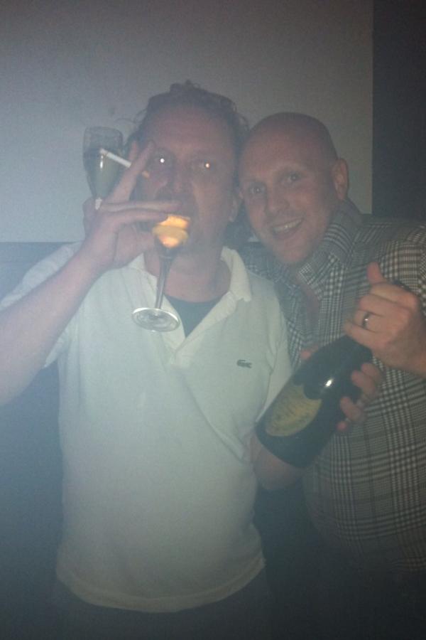 StucaJeff's tweet image. Met @geeert aan 'n bubbeltje... @clubSweetnl