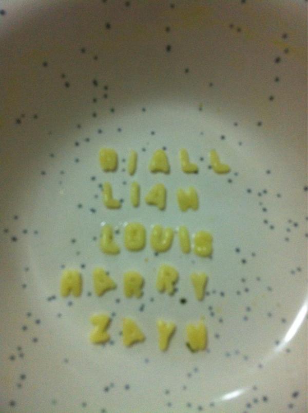 LKhatib98's tweet photo. @Harry_Styles @NiallOfficial @Louis_Tomlinson @Real_Liam_Payne @zaynmalik @onedirection
Had soup 4 dinner :) http://t.co/R0ELgqAU