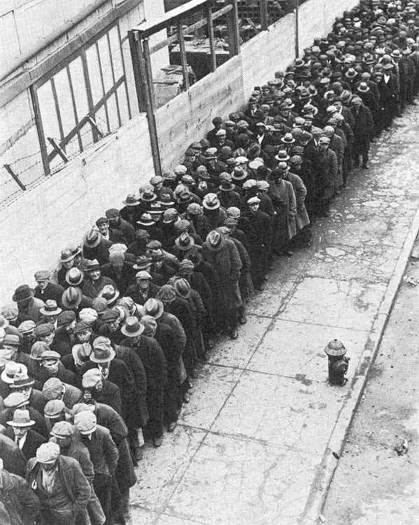 metatr0n_'s tweet image. Soup line from the 1930s. No cell phones, no Twitter, nothing compared to us spoiled bastards. #spoiledgeneration