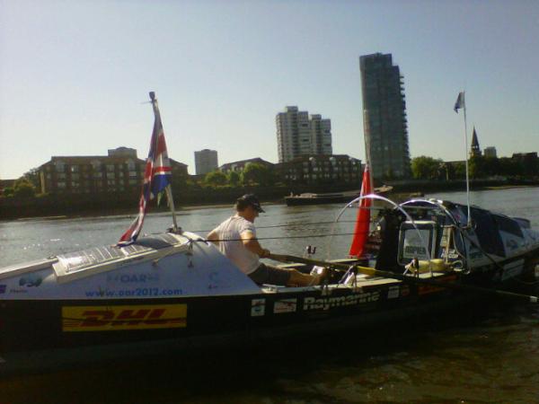 OAtlanticRow's tweet image. Chasing the tide on the river Thames