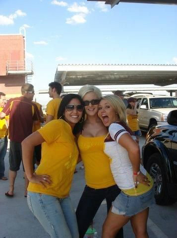 JerseyGemz's tweet photo. Who is ready for #NCAA #Football to start??? These #Gems are!! #Tailgate http://t.co/oaJmRzR1