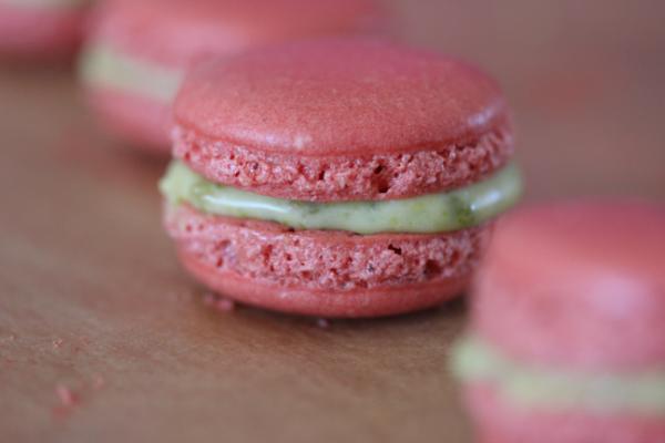 FloraGunn's tweet image. Stolz wie Bolle auf meine ersten eigenen #Maracons mit Pistazienganache und Fleur de Sel