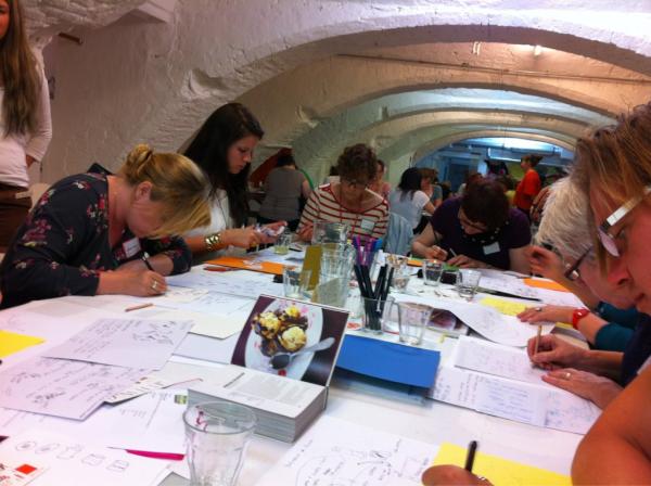 GeekDeChique's tweet image. RT @RiekOnline Dat was een gezellige illustratie workshop van @GeekDeChique met @rivkadejonge en @HandMadeByMo #etsylab