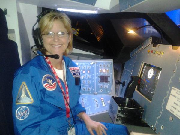 DuaneMieliwocki's tweet image. @MrsMieliwocki landing the Challenger at SpaceCamp (I think). Looks like fun! Happy Anniversary, Commander! #ISC2012