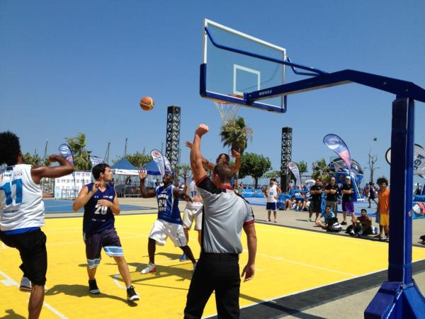 Si has venido a disfrutar del #USA VA #España ven a disfrutar del torneo 3x3 que organiza la @baloncestoFEB