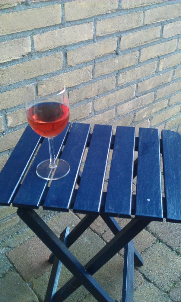 aghoekstra's tweet photo. Nog even lekker genieten van het mooie weer, proost!!! http://t.co/zVG8hz0B