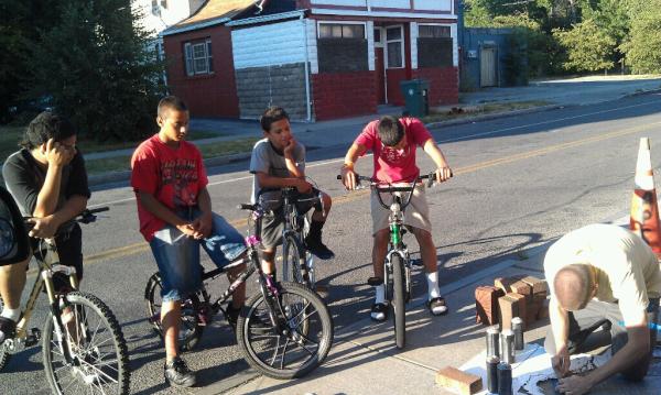 <a href="/thievinstephen/">Thievin' Stephen</a> has some visitors at Pennsylvania Ave while he tweaks a stencil. #WallTherapy