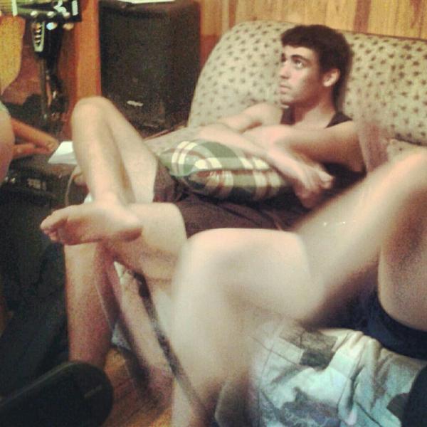 Sacabat's tweet photo. Quedem per composar. Aportació del Xavi: sofa + sofa. #sacabat http://t.co/LmLQsgC0