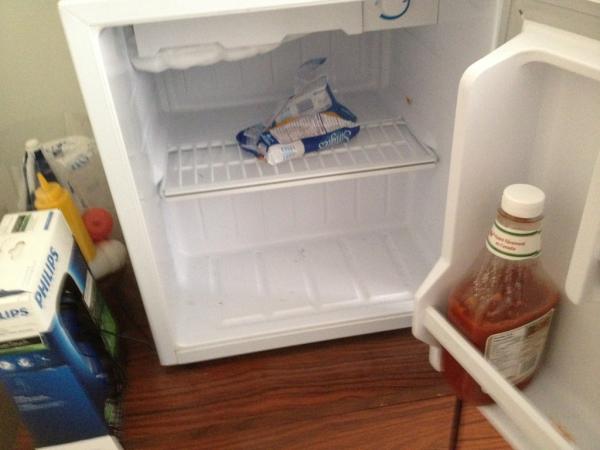 panks39's tweet photo. @EricRimmer Just living like a King ...Keeps his fridge running all summer for a slice of cheese and ketchup #YOLO http://t.co/hvHMyNzI
