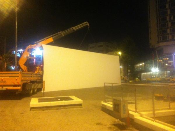 Ekran hazir... Projeksiyonlari bekliyoruz.