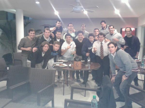 kichipoka's tweet photo. Cumpleanos de ale volpe de turquia, el grupo turco siempre unido! Caracteristico del san jose! http://t.co/nWoPolmz