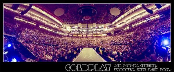 coldplay's tweet photo. Crowd panorama shot from a second great night in Toronto (hi-res version for both nights at http://t.co/GFom3tmJ). A http://t.co/JeDqSNdq