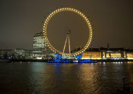 MTNza's tweet photo. Tweet something positive about @Olympics using #Energy2012 & the London Eye will change to Yellow, isn't this Ayoba? http://t.co/cYuH1f9P