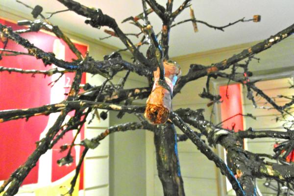 ?Guess what? >>une #pièce ( #cigare ) de l'œuvre d'Antony Duchêne dans l'Espérance. #Work #Art #Artist #France