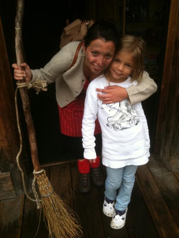 Täglich (ausser Mittwoch) begrüßt Euch unsere kleine Hexe Curadina beim Tirler auf der Seiser Alm!!!