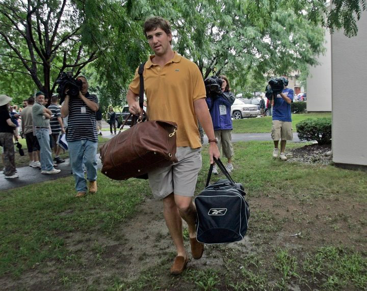 Ghurka on X: Spotted: Eli Manning with his Ghurka Cavalier III  http://t.co/nR8ONXKz / X