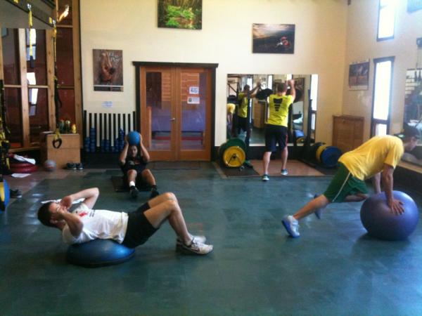 A little core to end today's Fernie workout <a href="/dustincook/">Dustin Cook</a> @ConradPridy <a href="/philbrown7/">-</a> #erikread Thanks Evolution Fitness !