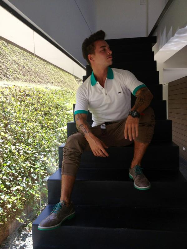 JBALVIN's tweet photo. Tranquiloooo!!
#swag http://t.co/xzH3sIad