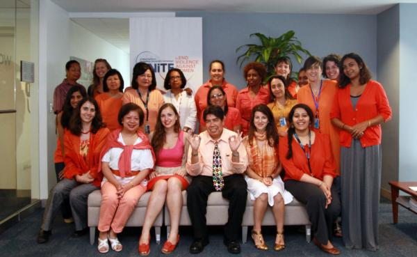 SayNO_UNiTE's tweet photo. MT @un_women:We are wearing orange to take a stand on ending #violenceagainstwomen &amp;girls!What about YOU? #orangeday http://t.co/oQAGOQBi