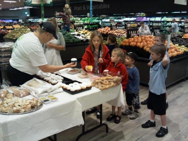 MichaelWiegman's tweet photo. @JLudbrooke @tjeerdjegen @Murp1961 
The team At Coomera having fun with the customers today. http://t.co/xXa22giC