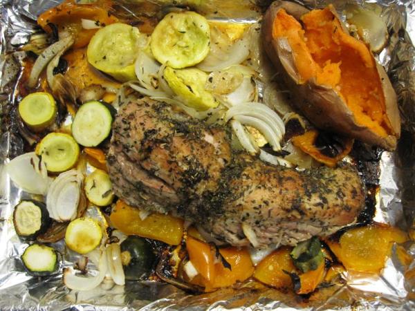 LAUXmeetup's tweet image. Yay! The food is done and it's time to eat the pork tenderloin &amp;amp; vegetables.  #freshdish #food @macadaan @ScienceInc